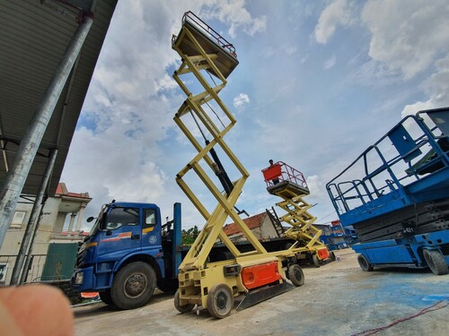 Xe nâng người dạng cắt kéo